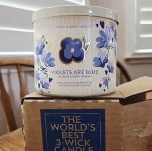 🛍BOGO 50% OFF💙🕯NWT‼️Bath & Body Works "Violets Are Blue" 3-wick Candle